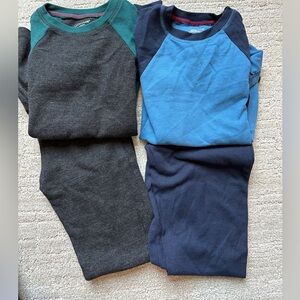 So soft thermals. Color blocked. Long sleeve and long pant.